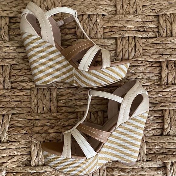 Wanted Women's Maitai Wedge Sandal - Picture 3 of 7